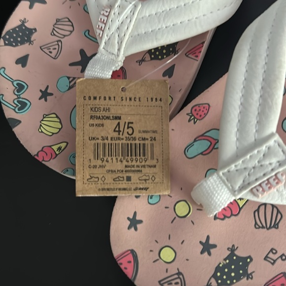 NWT Girls Reef flip flops - Picture 2 of 3